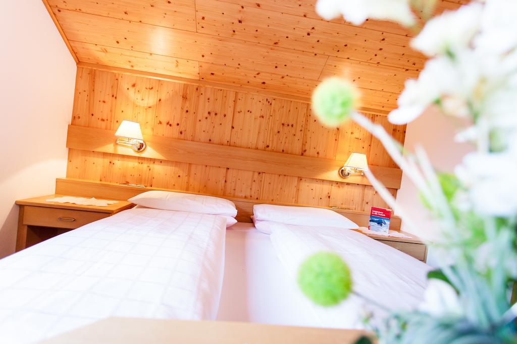 Gasthof Tuscherhof Braies Szoba fotó